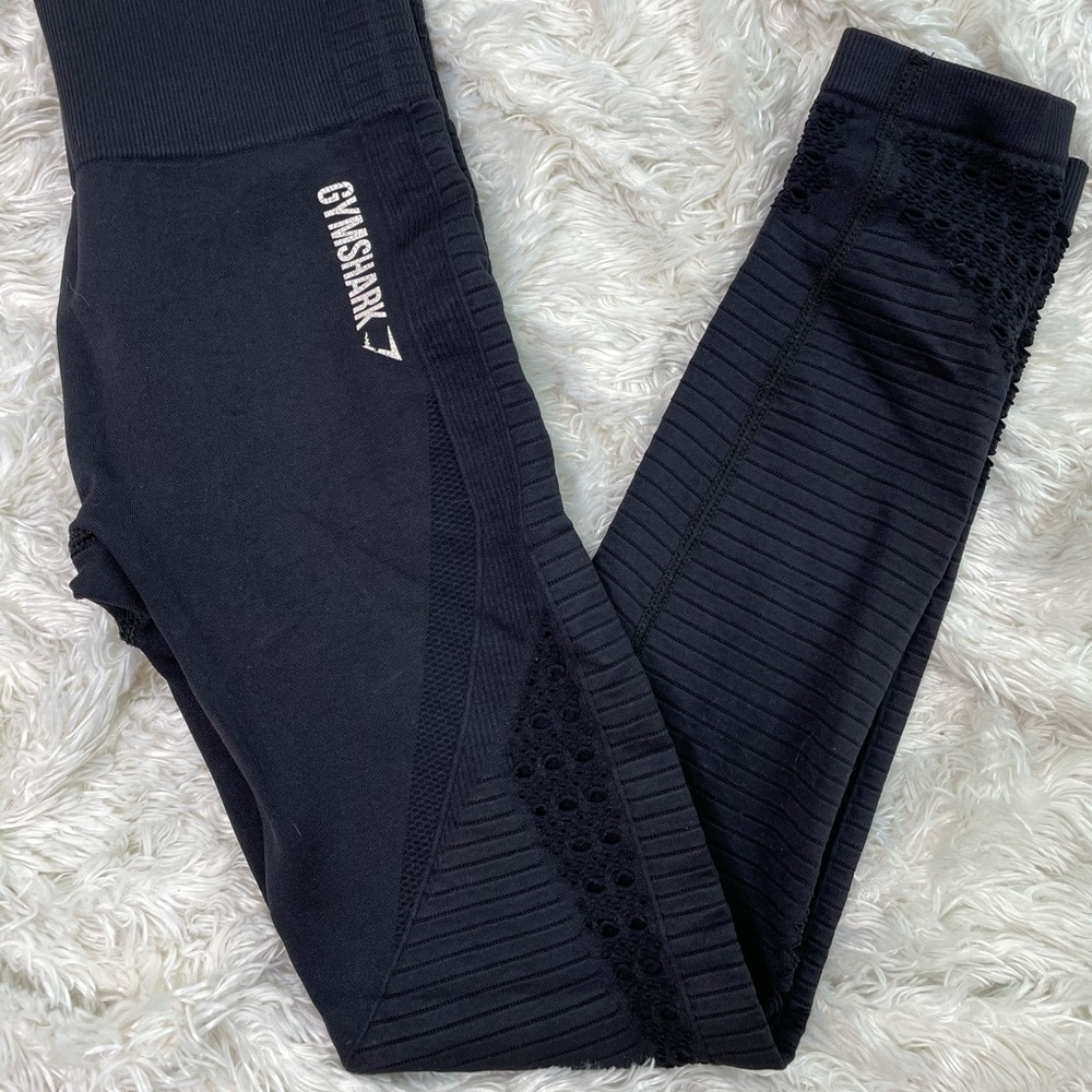 Gym shark leggings